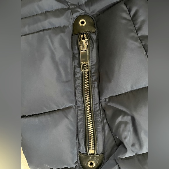 Beautiful Blue Guess Winter Down Jacket.Size Medium. - Picture 11 of 11